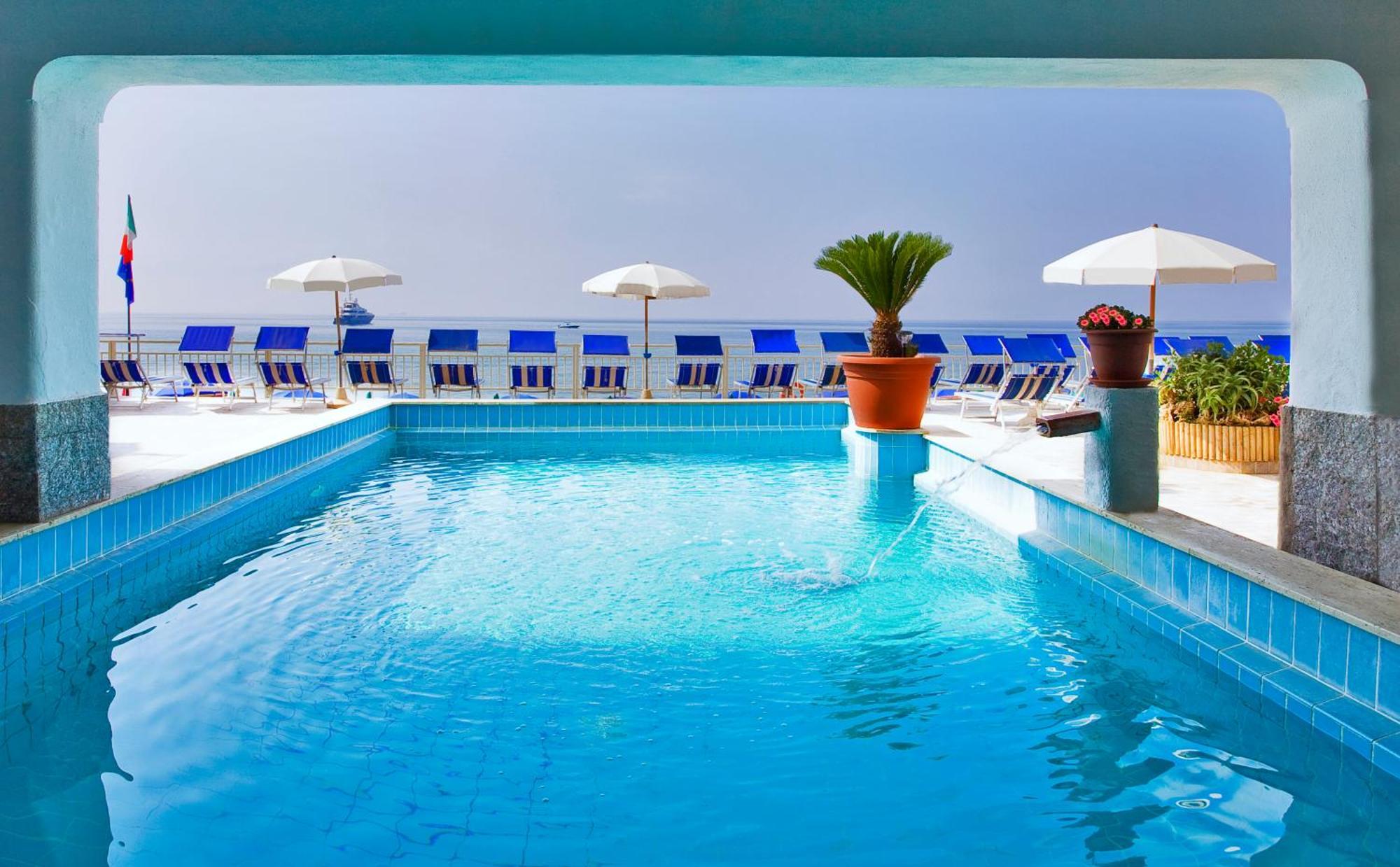 Hotel Vittorio Beach Resort Barano dʼIschia Buitenkant foto