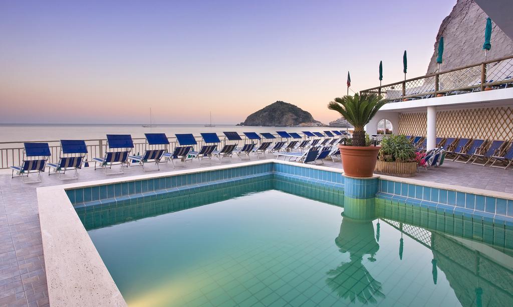 Hotel Vittorio Beach Resort Barano dʼIschia Buitenkant foto